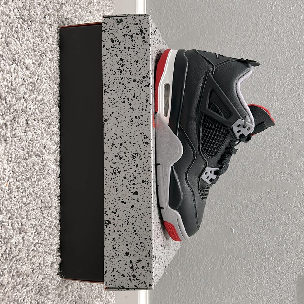 Jordan 4. Only worn a few times. Very good condition. Size 7 youth. Box included